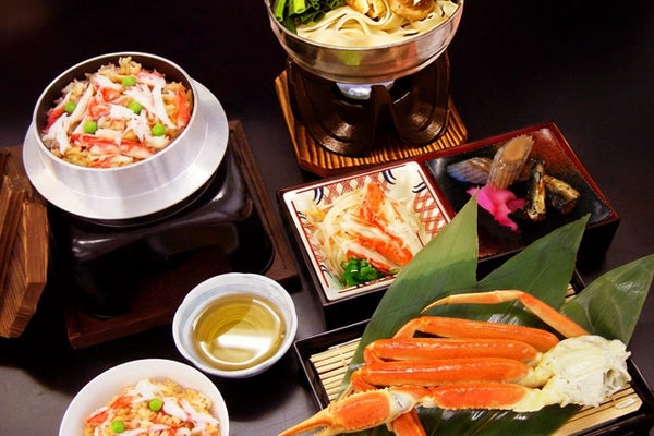 【新宿発】桜と桃のダブルお花見絶景ツアー!日本三大桜「山高神代桜」&山梨桃源郷をめぐる!さらに旬のいちご狩り食べ放題にカニ尽くしの昼食まで大満足プラン♪絶景とグルメの日帰りバス旅2